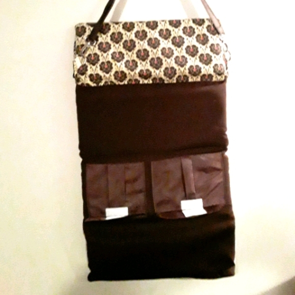 Peek Away Bag With Baby Changing/Nursing Station - Picture 8 of 15